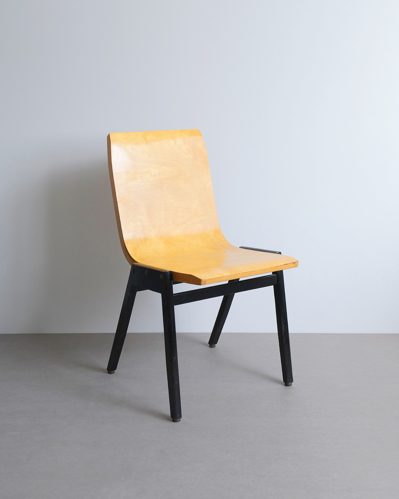 “860” Stacking Chair