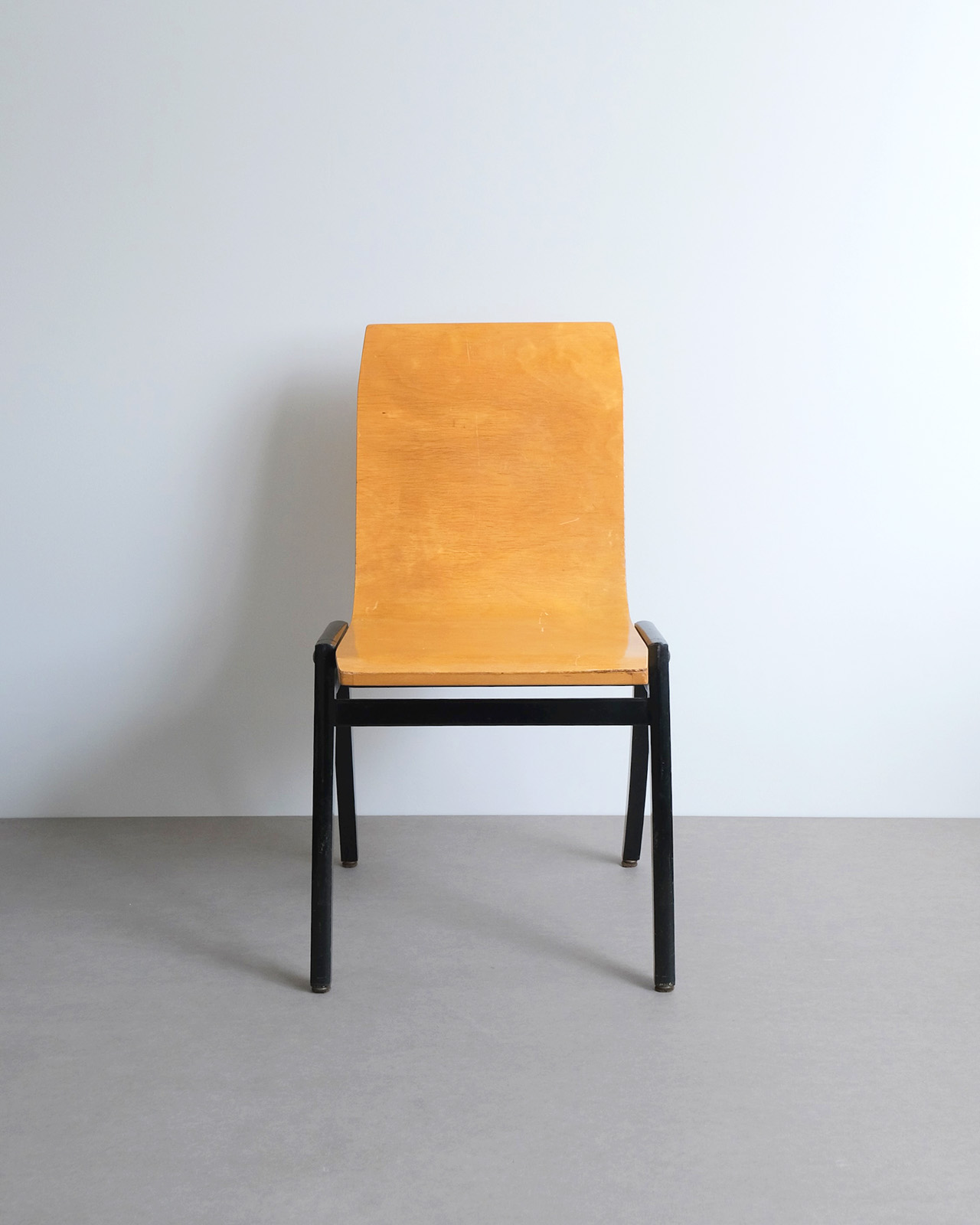 “860” Stacking Chair