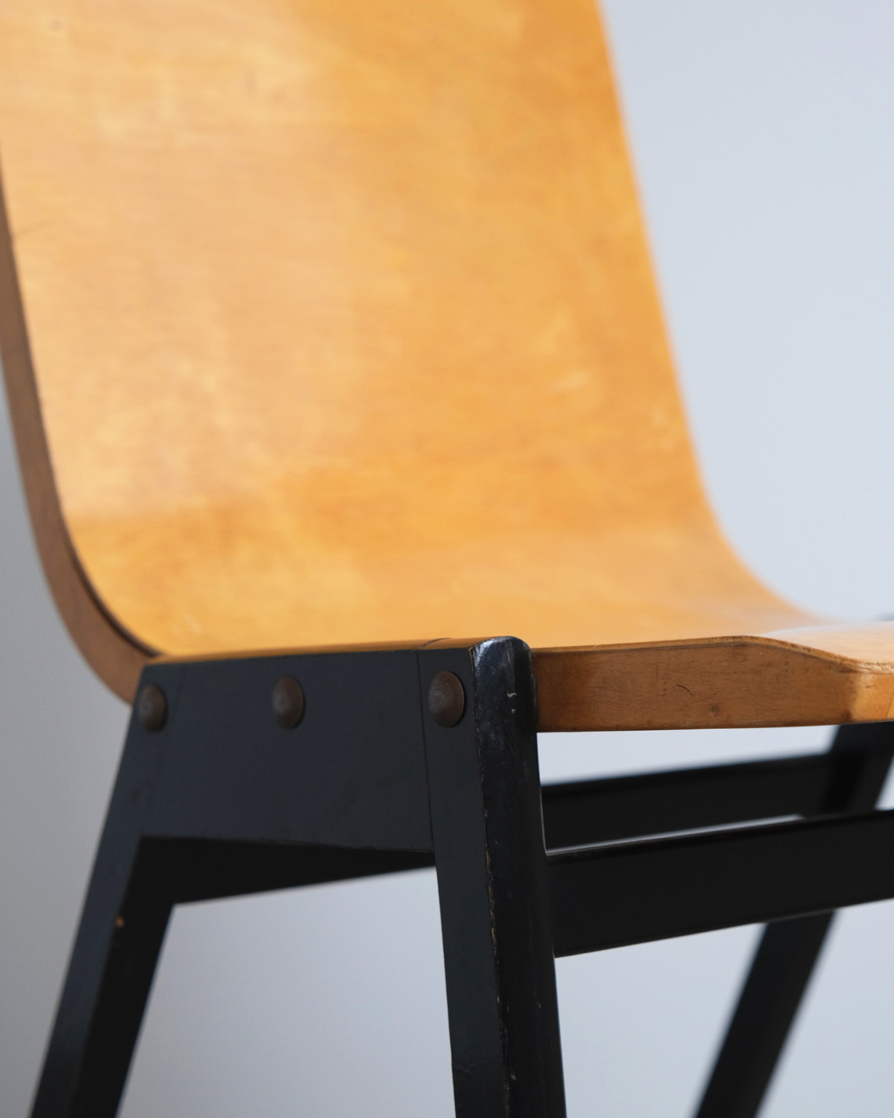“860” Stacking Chair