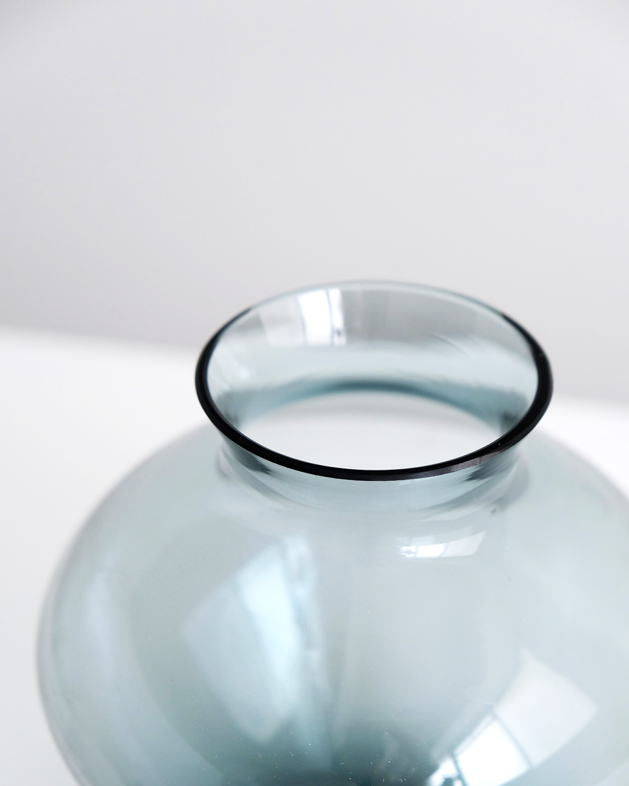 “438.04” Glass Vase