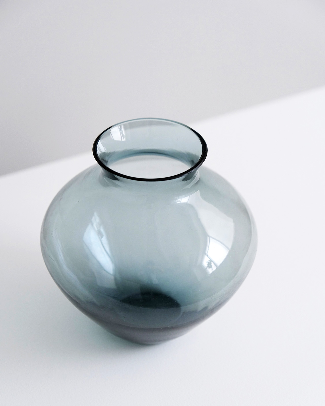 “438.04” Glass Vase